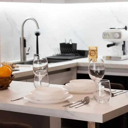 Апартаменти Alina's *